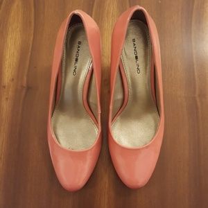 Bandolino coral pink stiletto heel patent pumps